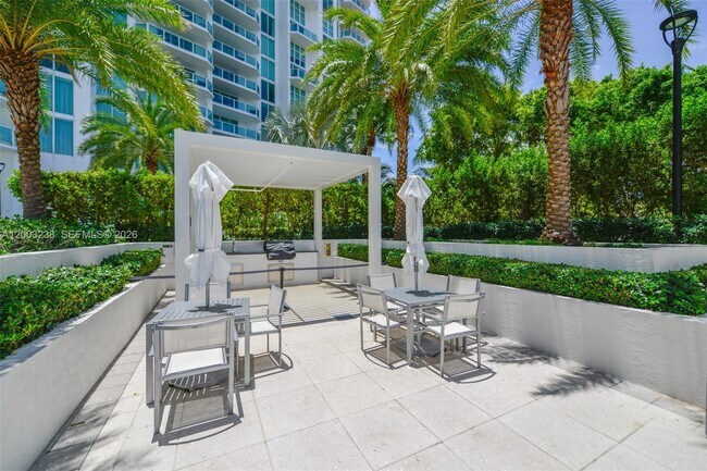 Building Photo - 3201 NE 183rd St