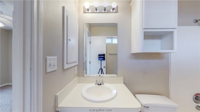 Building Photo - 1509 Hollow Hill Dr