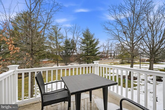 Building Photo - 3904 Fenwick Ln