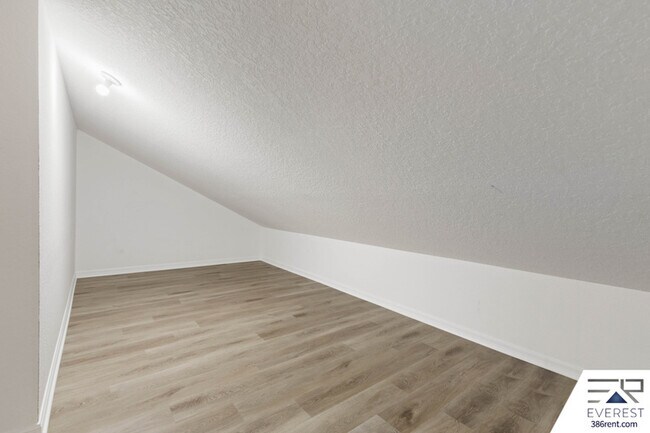 Building Photo - 60 Brigadoon Ln