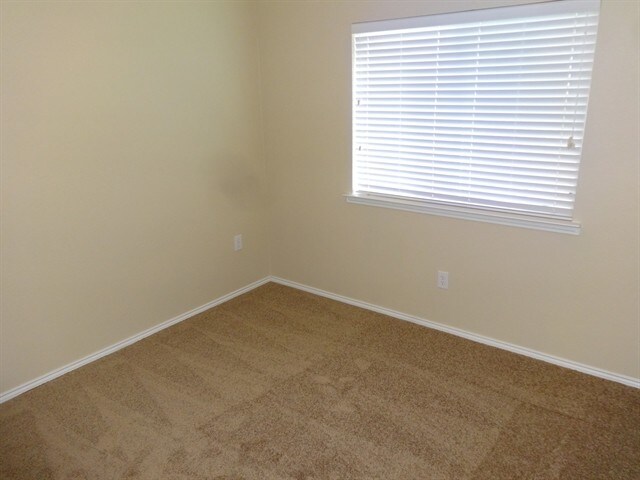 Building Photo - 210 Hilltop Dr