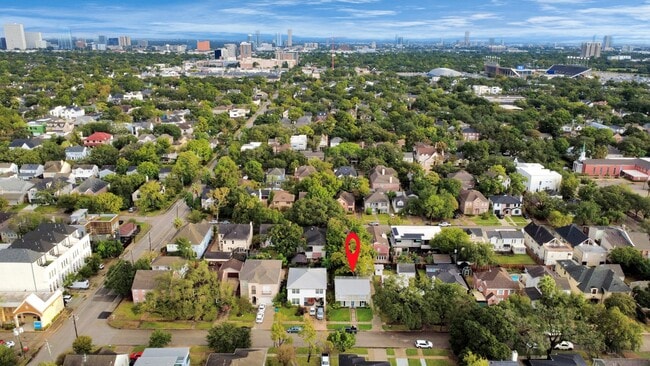 Building Photo - 2332 Sheridan St