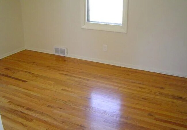 Building Photo - Move In Ready 3 Bed 1 Bath Rental