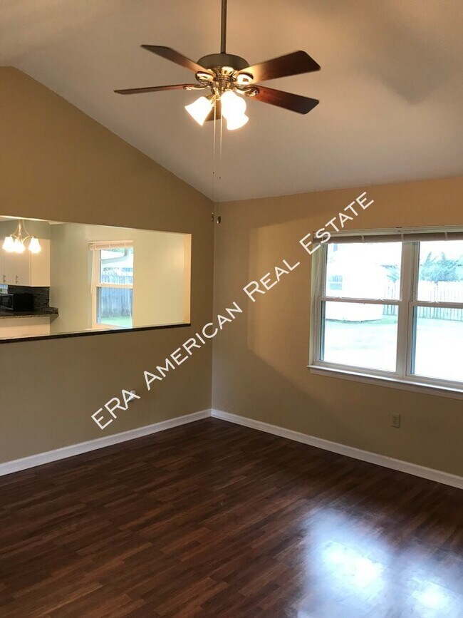 Building Photo - 912 Spruce Ct