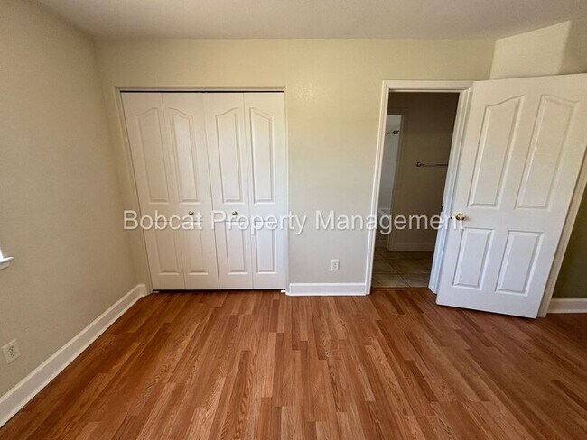 Building Photo - 1477 Ridge Point Dr
