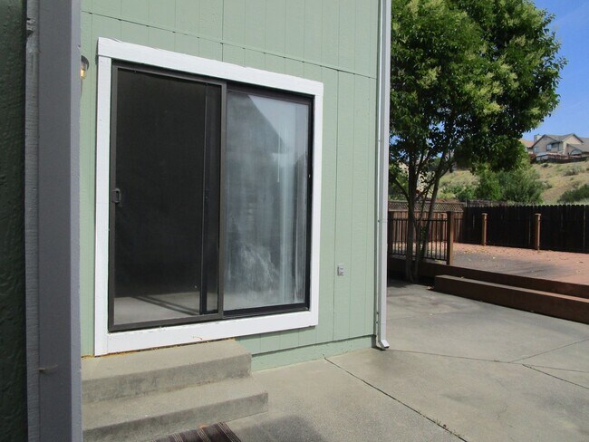 Building Photo - Beautifully Maintained Fairfield Home