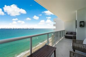 Building Photo - 3140 S Ocean Dr