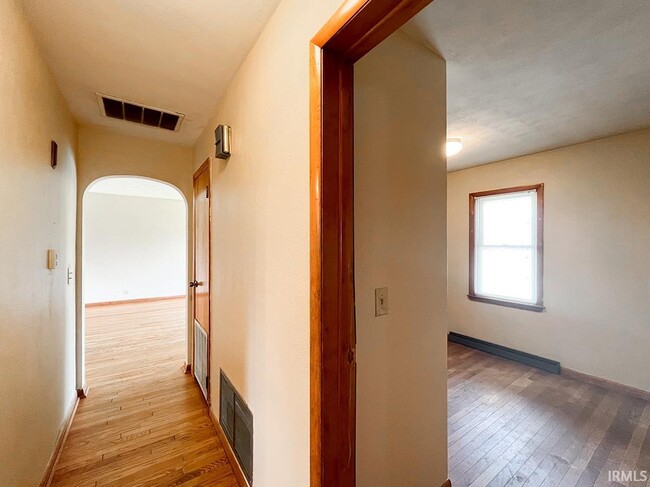 Building Photo - 4336 E 10th St