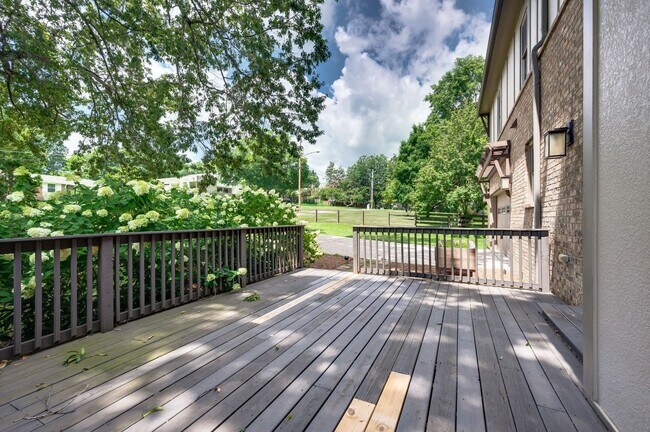 Building Photo - Stunning 4BE/3.5BA home in the heart of Gr...