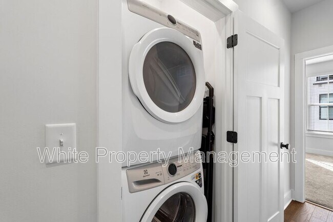 Building Photo - 1126 Pegram St