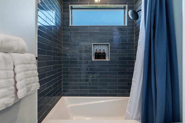 Building Photo - 1288 Cohasset Crest N