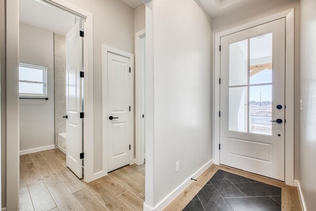 Building Photo - Beautiful East side House 4 bed-2.5 baths, part of The  Club that includes Swimming Pool, Gym, Te...