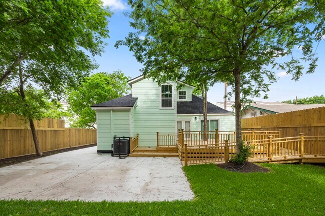 Building Photo - 6411 Illinois St