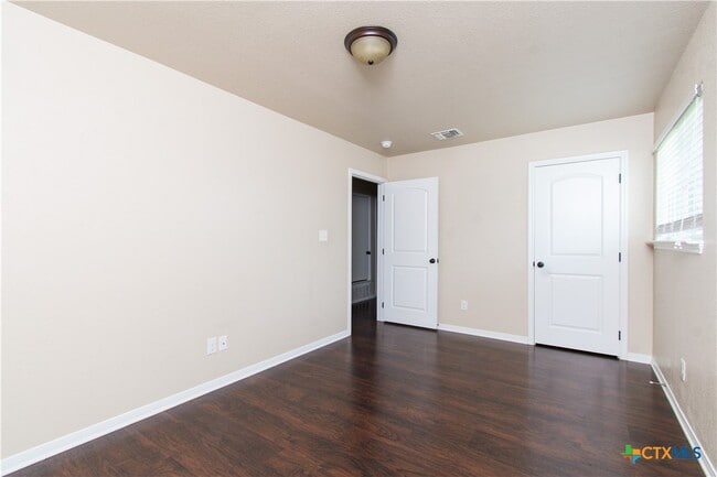 Building Photo - 1102 Grace Point Dr