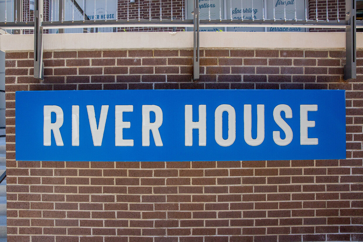 river house nashville tn 37210