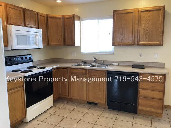 Building Photo - 377 - 379 W. Buttercup Way