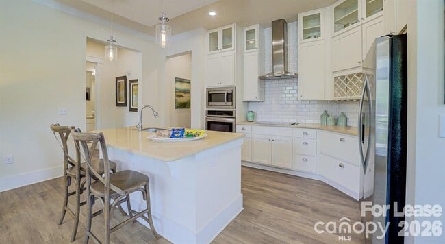 Building Photo - 16408 Holly Crest Ln