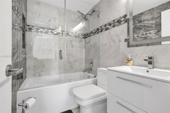 Building Photo - 1460 Ocean Dr