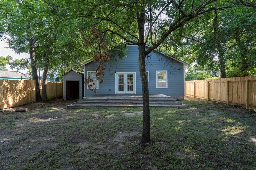 Building Photo - 716 W 35th St