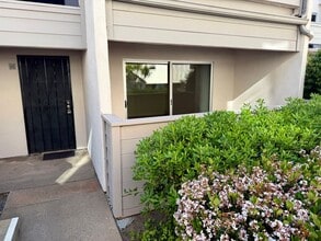 Building Photo - 3266 Ashford St