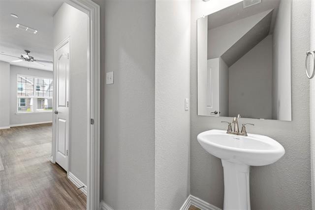 Building Photo - 3521 Brentwood Dr
