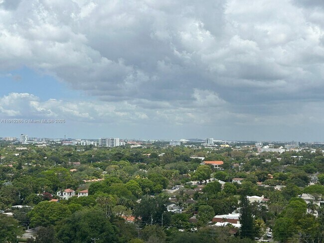 Building Photo - 2525 SW 3rd Ave