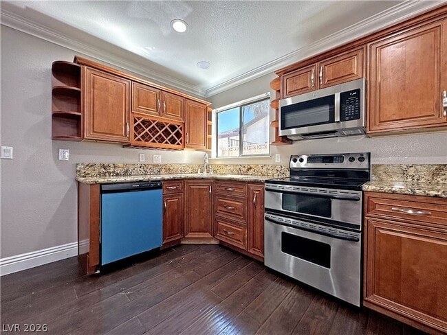 Building Photo - 2414 La Casa Dr