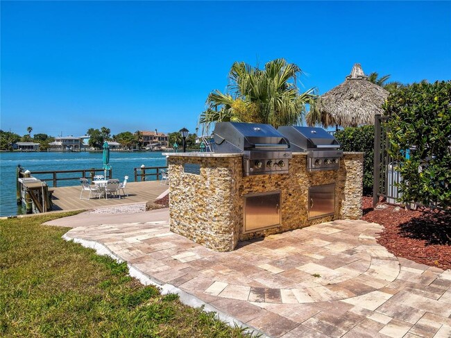 Building Photo - 736 Island Way