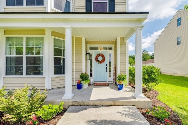 Building Photo - 8 Bushwood Dr
