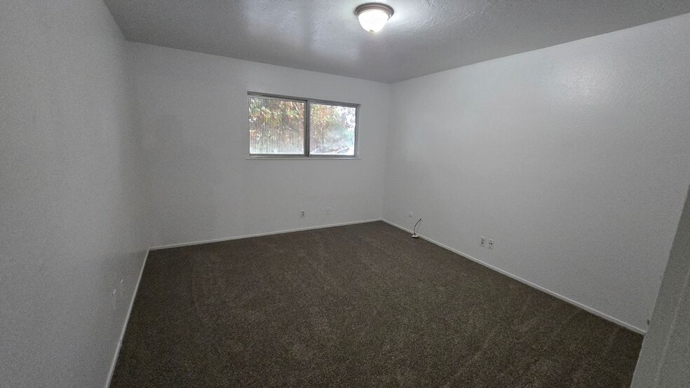 Building Photo - 4184 N Briarwood Ave