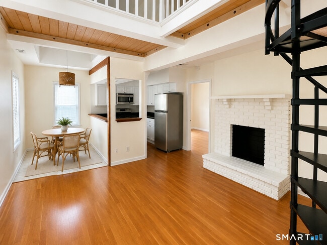 Building Photo - 10 Haviland St