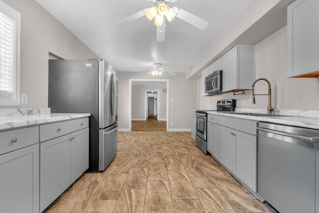 Building Photo - Newly Renovated 4-Bedroom Home in Germanto...