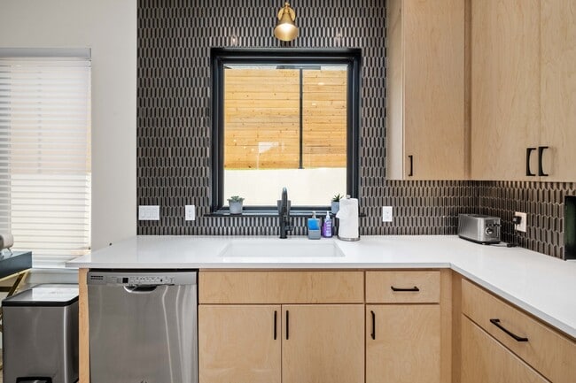 Building Photo - 1709 Taylor Gaines St