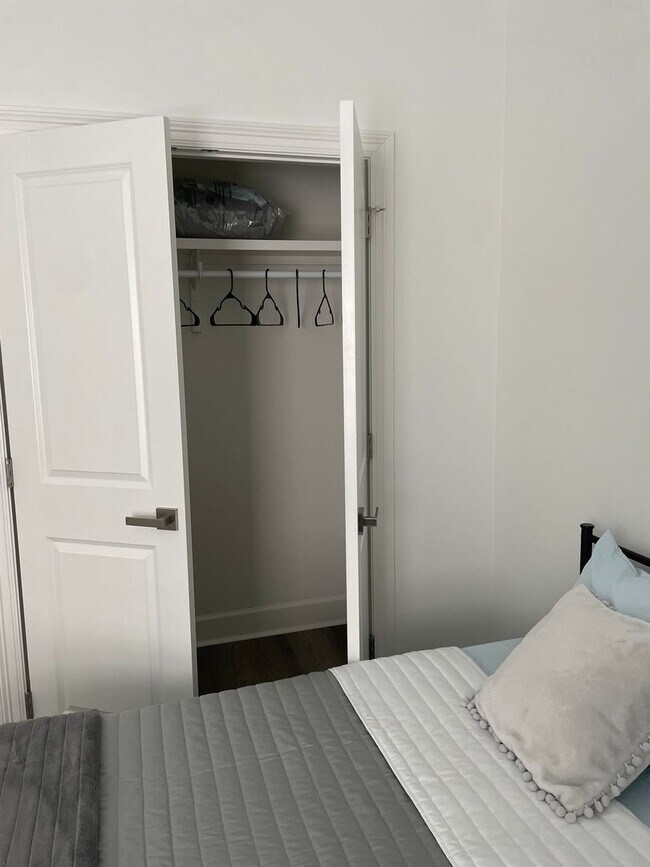 Building Photo - 417 Bedford Dr