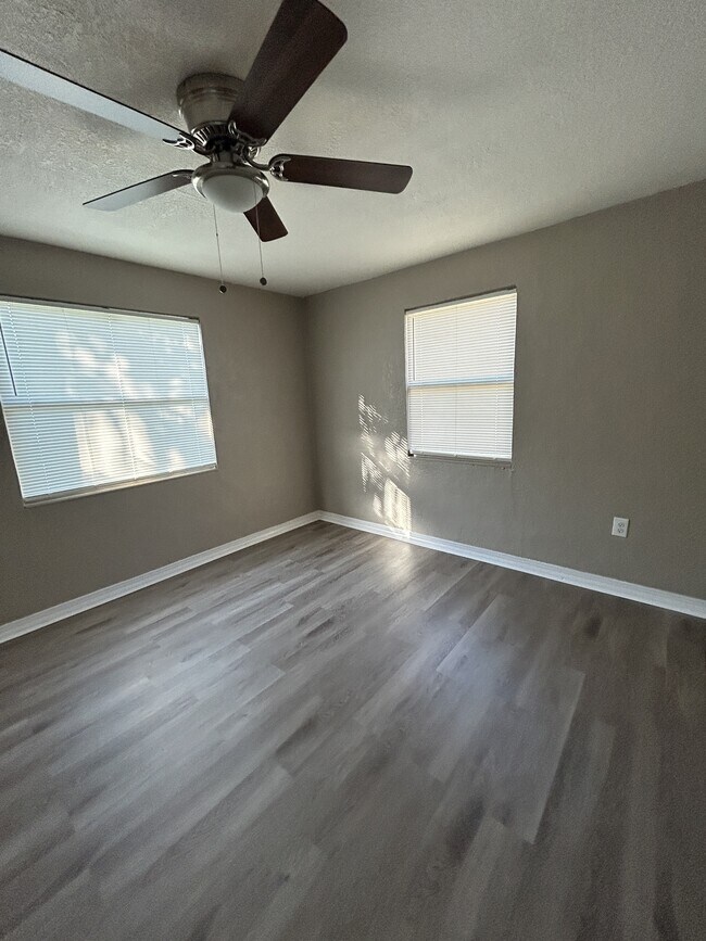 Building Photo - 2420 TanglewoodMain House