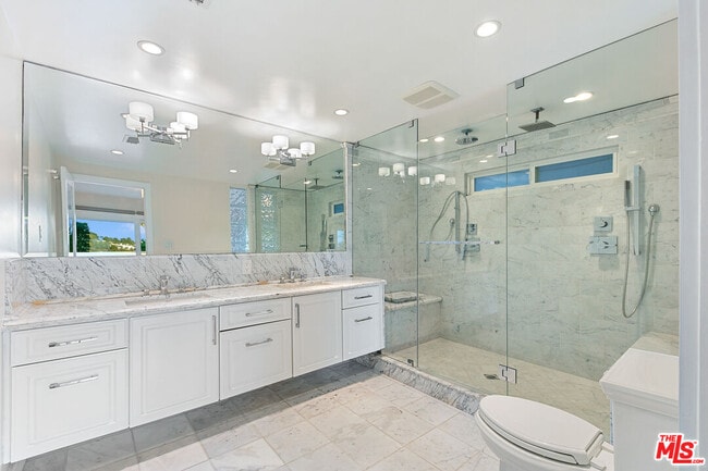 Building Photo - 826 N Tigertail Rd