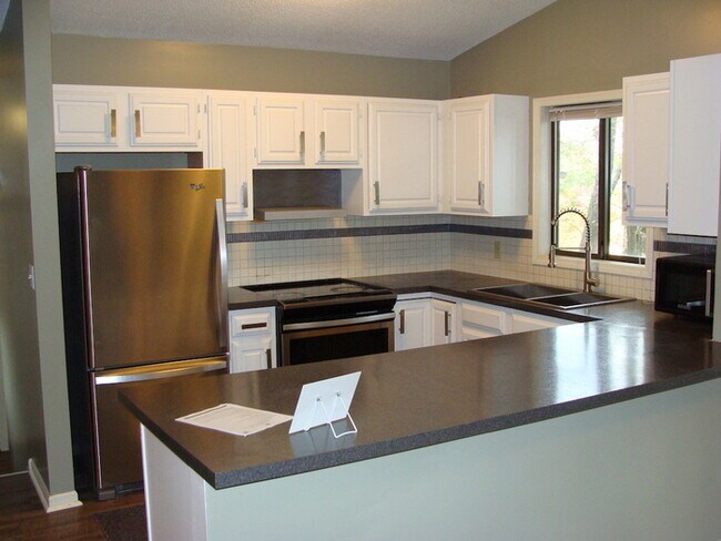 Building Photo - Bradford Place 2 Bedroom Condo