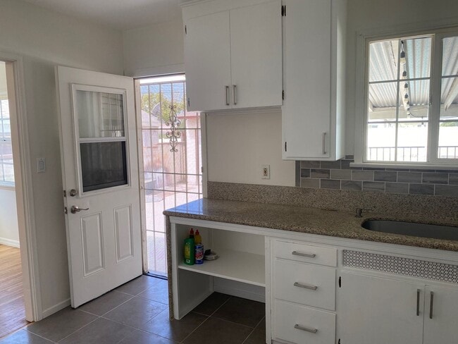 Building Photo - 6109 Riverton Ave