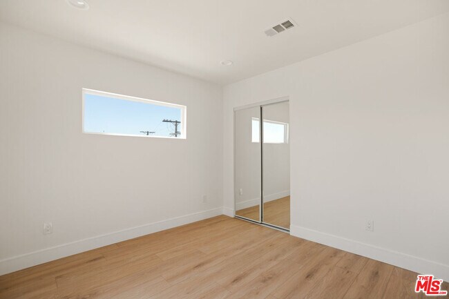 Building Photo - 1619 2nd Ave