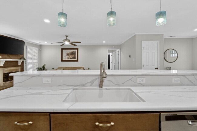 Building Photo - 118 Blue Heron Dr