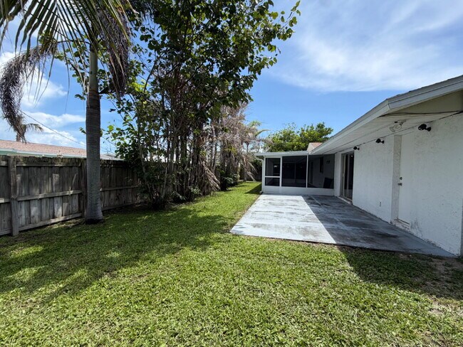 Building Photo - Indialantic 2 Bedroom Home with 2 car garage!