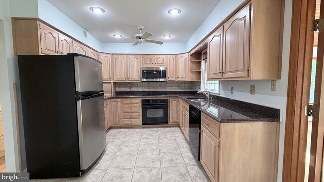 Building Photo - 4325 Majestic Ln