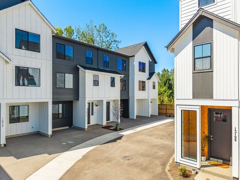 Building Photo - 16909 SW 132nd Ter