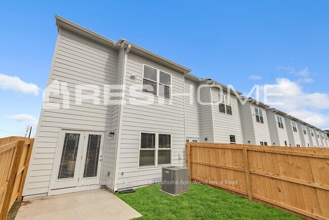 Building Photo - 25 Southport Cir