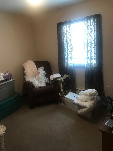 bedroom - 390 57th Pl NE