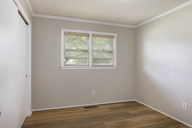 Building Photo - 606 Hilliard Dr