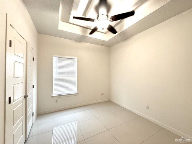 Building Photo - 18 Sabercat Ave