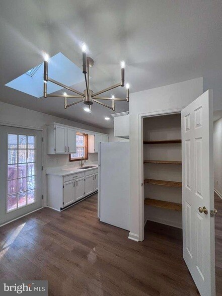 Building Photo - 10056 Carters Ln