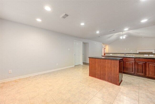 Building Photo - 16702 Grove Trail Ln