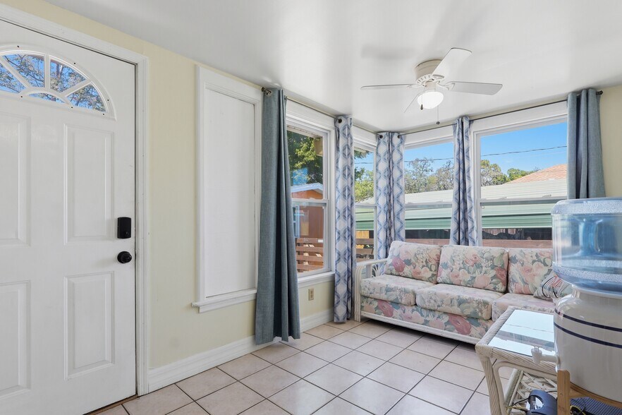 Building Photo - 587 Dixie Hwy